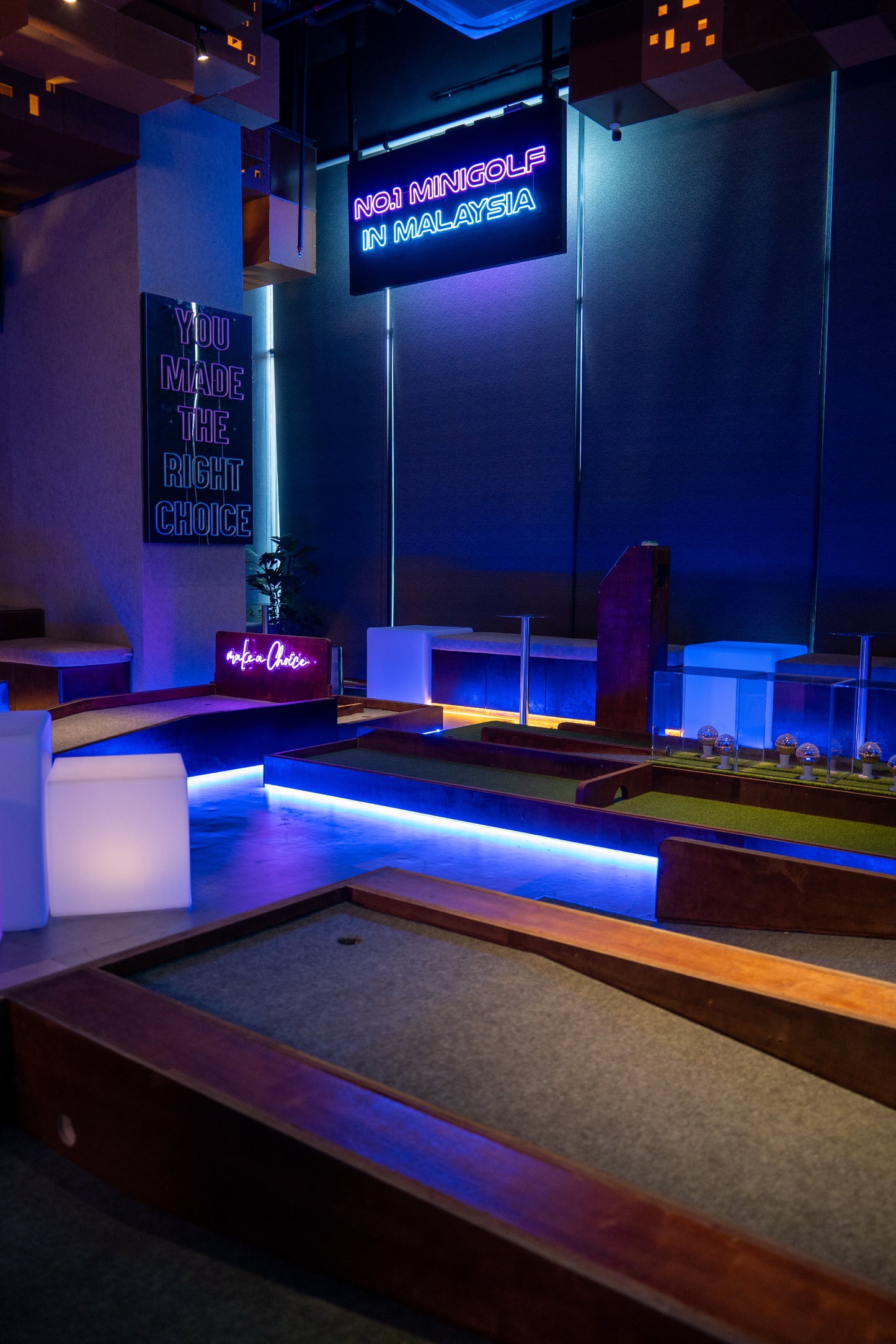 Mini Golf (60 minutes) + Free 01 game of Herozone (wireless VR gaming)