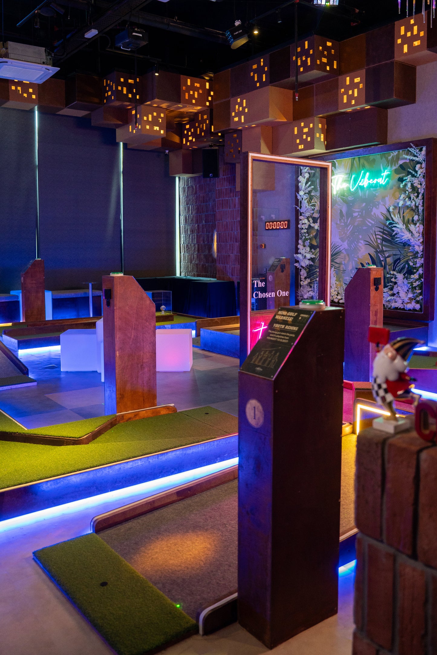 Mini Golf (60 minutes) + Free 01 game of Herozone (wireless VR gaming)